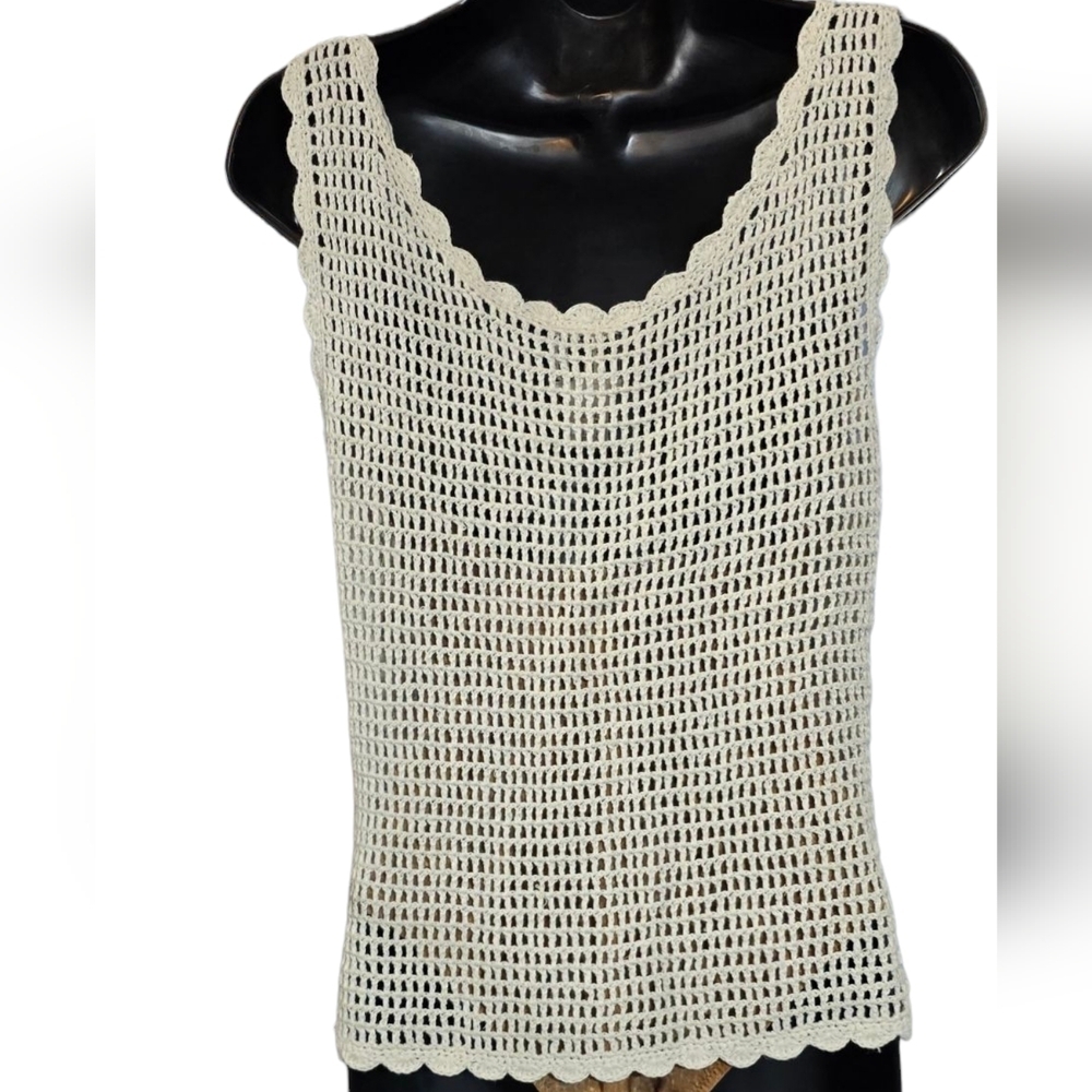 Clio Linen Blend Crochet Sleeves Top With Scallop Trim - Picture 4 of 6